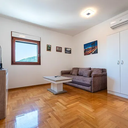 Cozy With Terrace Appartamento Budua